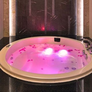 facility-merryday-double-bathtub.jpg